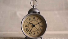 Analog alarm clock